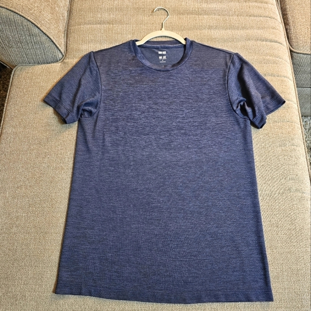 Uniqlo Athleisure Breathable Casual Gym Sporty Shortsleeve Shirt Size Small